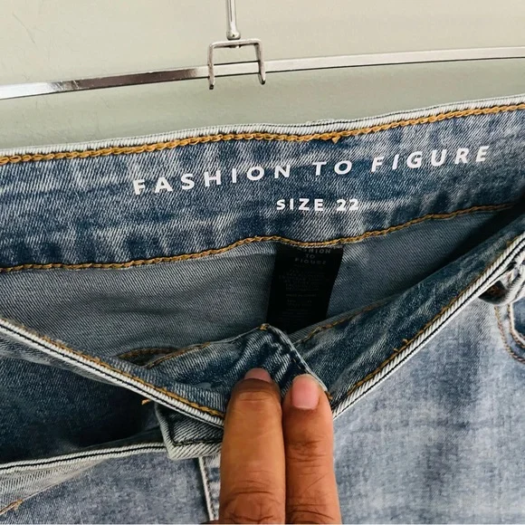 Fashion to Figure Asymmetrical Belt Skinny Jean Size 22 - Picture 4 of 4